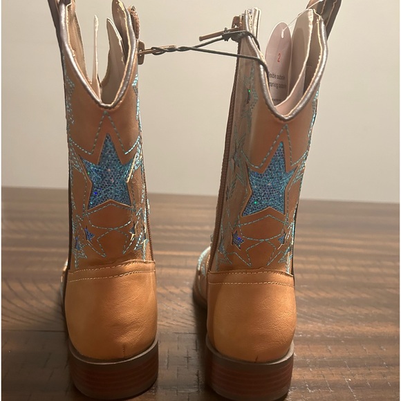Faux Leather Cowgirl boots. Kids Size 2.               Cowgirl/ Halloween - Picture 5 of 8